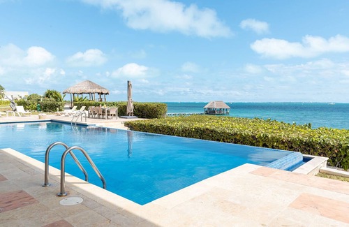 Puerto Juarez Villa | Villa Sam - Modern 6 bedroom beachfront villa north of Cancun w/chef