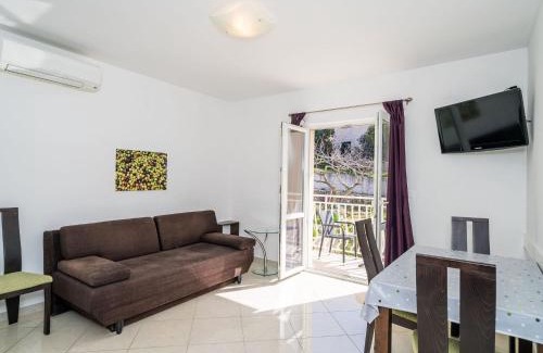 Plat Apartment | Villa Samba- Premium One-Bedroom Apartment with Balcony and Sea View
