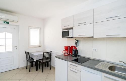 Plat Apartment | Villa Samba - Studio Apartment with Balcony and Sea View