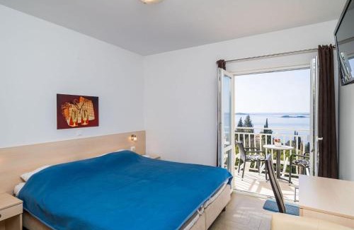 Plat Apartment | Villa Samba - Studio Apartment with Balcony and Sea View