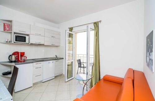 Plat Apartment | Villa Samba - Two Bedroom Apartment with Balcony and Sea View