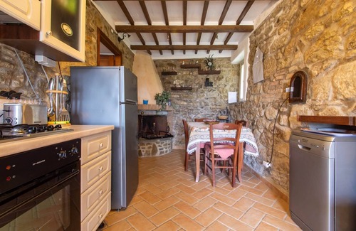 Lisciano Niccone House | Villa San Martino, two houses sharing a fenced pool, San Martino, San Martino