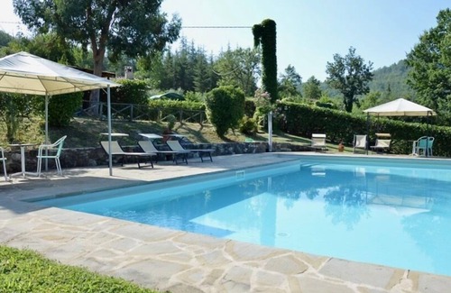 Lisciano Niccone House | Villa San Martino, two houses sharing a fenced pool, San Martino private villa