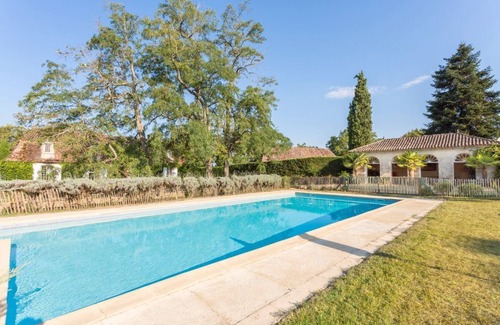 Liorac-sur-Louyre Villa | Villa Sandie - Five Bedroom Villa, Sleeps 11