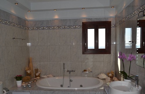 Glinado Villa | Villa Santa Mavra is a traditional villa 460 m2 in Glynado Naxou.