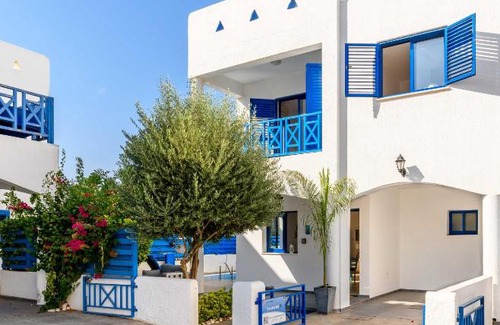 Dherynia Villa | Villa Santorini