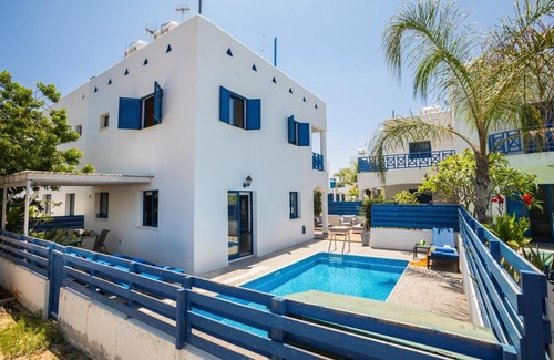 Dherynia Villa | Villa Santorini
