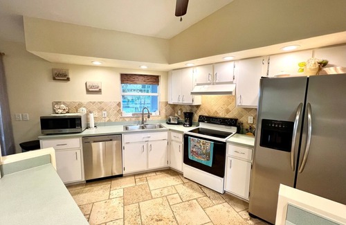 Cape Coral Villa | Villa Saratoga Lake with Exquisite Sunrises & Views!