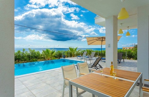 Skala Villa | Villa Seashell: Large Private Pool, Walk to Beach, Sea Views, A/C, WiFi
