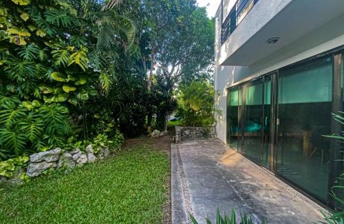 Puerto Juarez Villa | Villa Selvática con Piscina Privada en Playa del Carmen