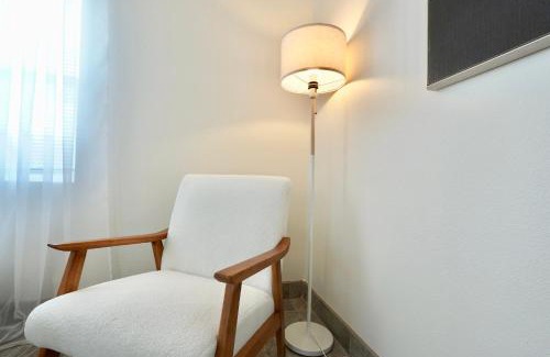 Crescent Beach House | Villa Serenō -2BR Luxe - Hammocks & Beach Bliss