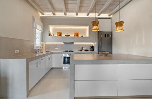 Ydrousa Villa | Villa Serene, Oasis Retreat 5 mins to Port by Explore Andros