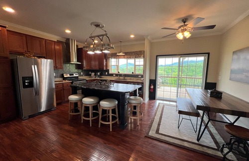 Butler House | Villa Serenita - Watauga Lake, Pet Friendly
