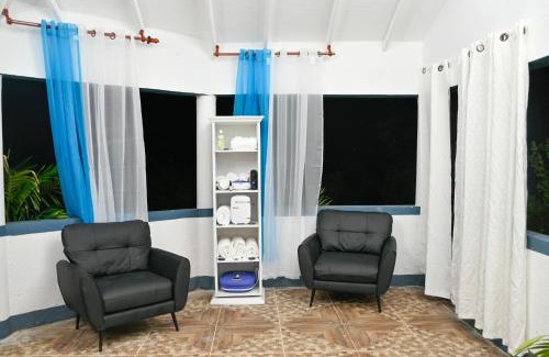 Discovery Bay Villa | Villa Serenity Water View Suite Sleeps 3 w Pool