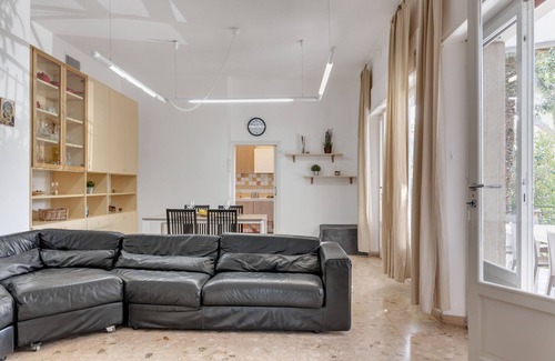 Castagneto Carducci Apartment | Villa Seristori - 15 places with garden, 50 m from the beach