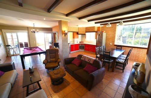 Almunecar Ski Chalet | VILLA SERYMAR: sea views, swimming pool, private parking, games, home cinema, wi-fi