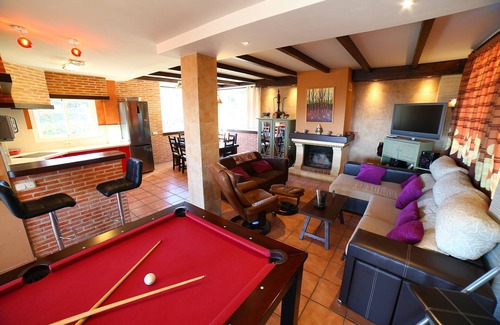 Almunecar Ski Chalet | VILLA SERYMAR: sea views, swimming pool, private parking, games, home cinema, wi-fi