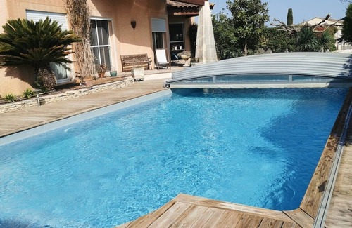 Mas-Blanc-des-Alpilles Villa | Villa située en lotissement dans un quartier trés calme