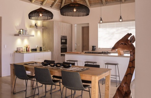 Hoedspruit Villa | Villa Sibuya: attractive villa in South African bush