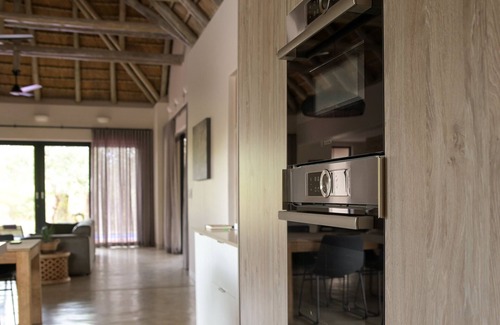 Hoedspruit Villa | Villa Sibuya: attractive villa in South African bush
