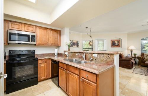 North Scottsdale Apartment | Villa Signature II