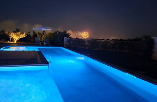Garrigues Villa | Villa signature pool jacuzzi