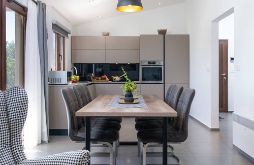Mali Vareski Villa | Villa Silentio with Jacuzzi and Pool (4+2)