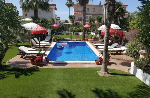 Sitges Villa | Villa Sitges Palm Garden: 5 minutes walking from beach. Amaizing Garden/Outdoor