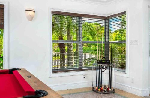 Seybold House | Villa sleeps 18 in Miami Shores with Movie theater/Pool/Jacuzzi