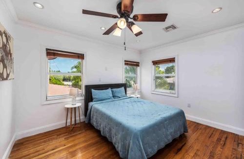 Seybold House | Villa sleeps 18 in Miami Shores with Movie theater/Pool/Jacuzzi
