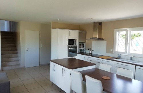 Camaret-sur-Aigues Villa | Villa sleeps 14 with pool