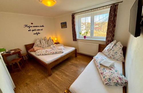 Nova Lesna House | Villa Slnecnica
