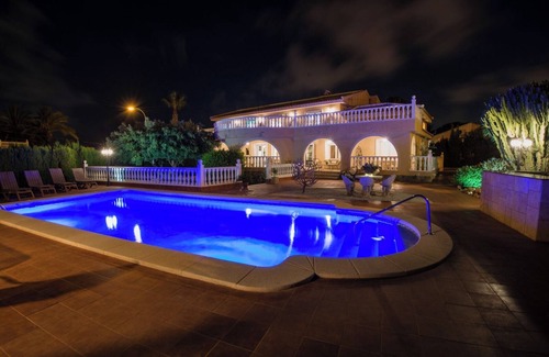 Quesada Villa | Villa Sol y Sombra Sleeps 12, Private Pool, Outdoor Kitchen, Near Town & Beaches