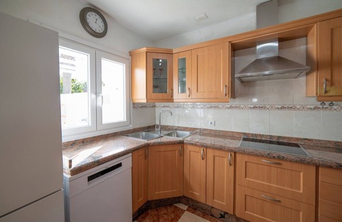 Yaiza Villa | Villa Solace Blanca | Playa Blanca | Stylish Comfort | Prime Location | Heated.