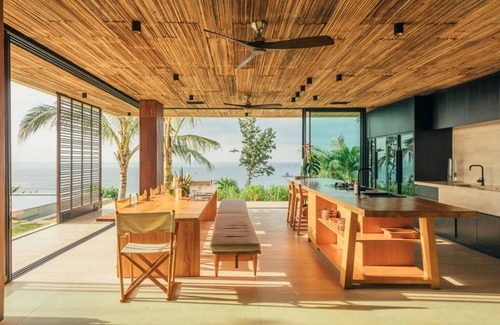 Praya Barat Villa | Villa Solah at Tampah Hills