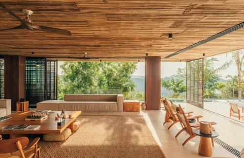 Praya Barat Villa | Villa Solah at Tampah Hills