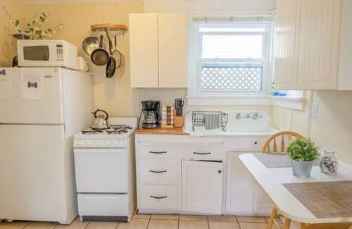 Beach Barber Tract Cottage | Villa Solana 3-minute walk to the BEACH. BEACH access at the end of the street!