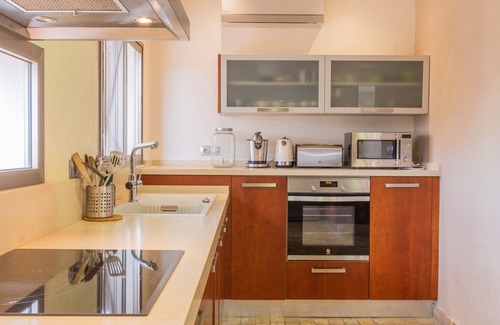 Valverde Alto Ski Chalet | Villa soleada en Alicante, piscina y parking privado