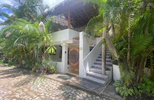 North End House | Villa Sophie 3BR3BA Beachfront Terrace Heated Pool New Listing