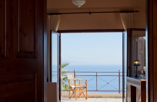 Lavreotiki House | Villa Sounion with sea view