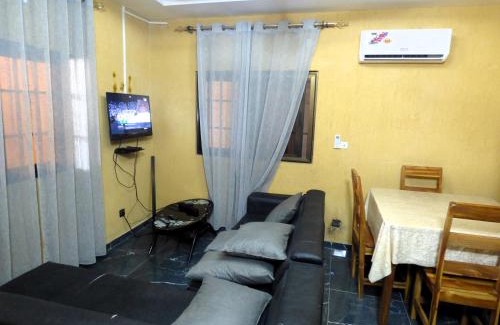 Lome Apartment | VILLA Sourou Climatisée Avec WiFi Gratuit A 6 Nuitées de Réservation