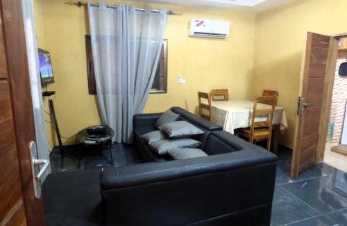 Lome Apartment | VILLA Sourou Climatisée Avec WiFi Gratuit A 6 Nuitées de Réservation