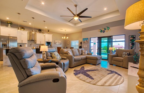 Burnt Store Villa | VILLA SOUTHERN ESCAPE – HEATED POOL & SPA | WATER VIEW | BOAT RENTAL + TOURS VOUCHER INCL.