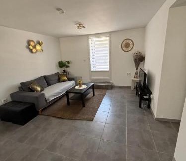 La Chamberte Villa | Villa spacieuse avec piscine privée à Montpellier