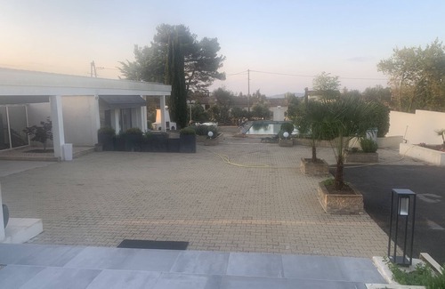 Ales Villa | Villa Spacieuse
