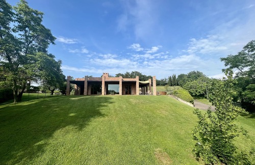 Lonato del Garda Villa | Villa Spaltri is immersed in the green of the hills in Lonato del Garda