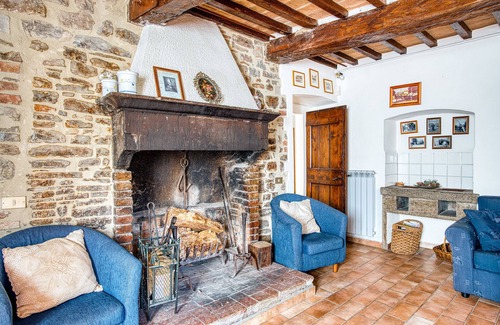 Monteluiano Villa | Villa "Splendida Dimora del 1600" with Private Pool & Wi-Fi