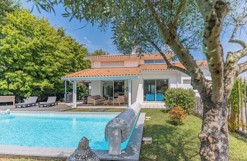 Pompignac Villa | Villa "St Martin" with Private Pool, 2 Private Terraces & Wi-Fi