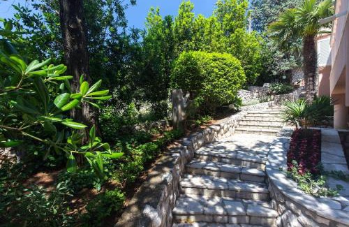 Novi Vinodolski Apartment | Villa Stefi (30m from the sea)