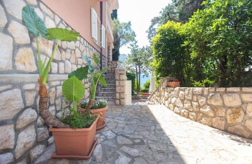 Novi Vinodolski Apartment | Villa Stefi (30m from the sea)
